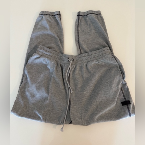 Fabletics Womens Go-To Waffle Knit Drawstring Gray Joggers Sweatpants Sz XL - Picture 4 of 9